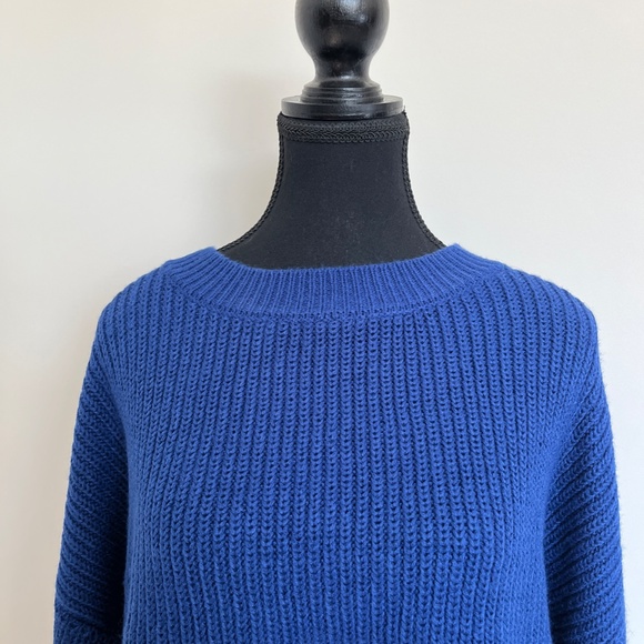 XL - Vero Moda Blue Cropped Sweater - Picture 2 of 6